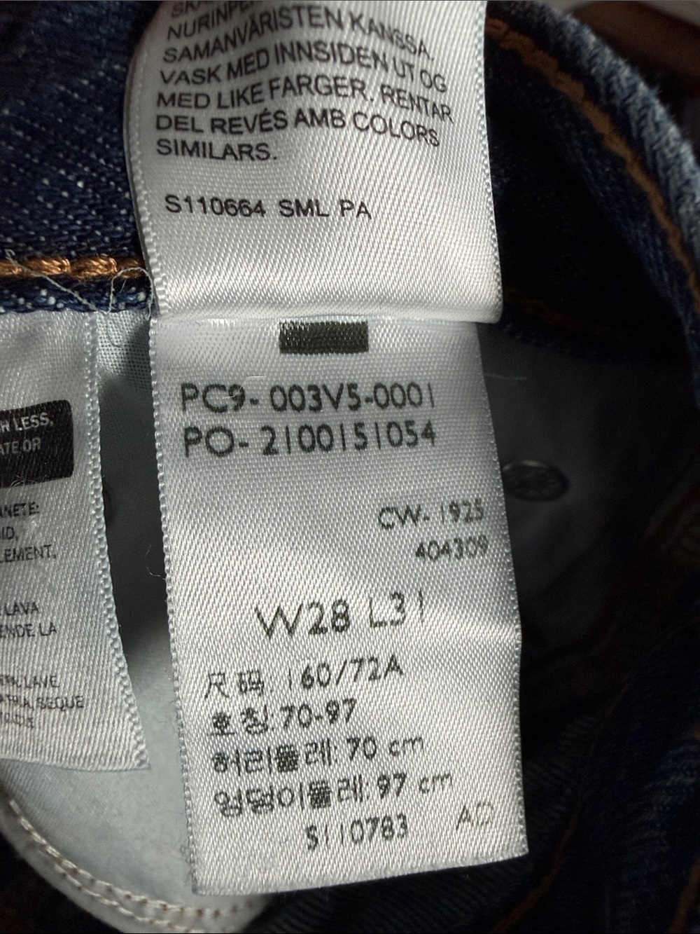 Levi's Women's Cinch Waist Barrel Jeans - Picture 14 of 15